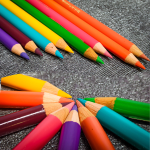 مداد رنگی پلی کروم چیست؟ ویژگی و کاربرد ها